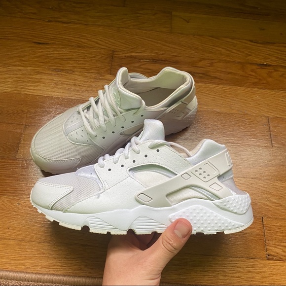 Nike Shoes - Women’s All White Nike Huaraches